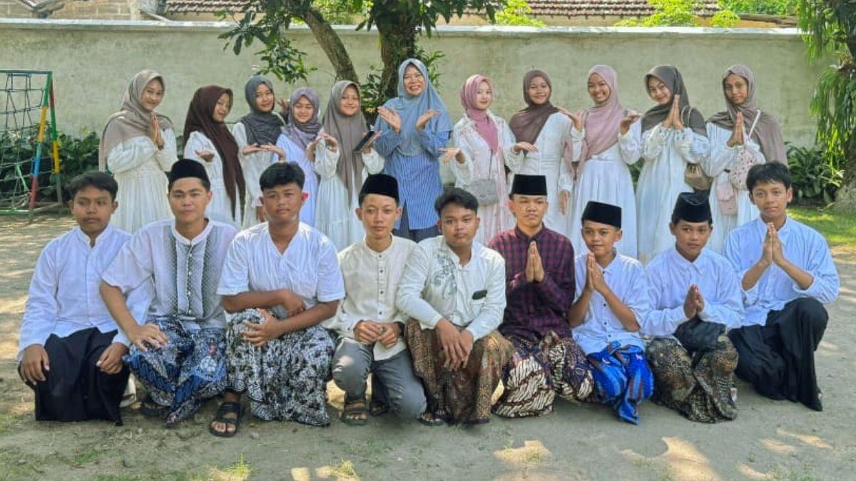 Safari Syawwal OSIM MTsN 5 Kediri, Wujud Hormat dan Silaturahmi kepada Guru